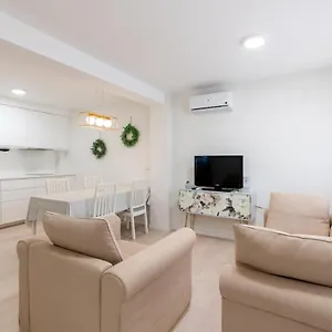 whitey-aparment-in-triana.es-andalucia.com/